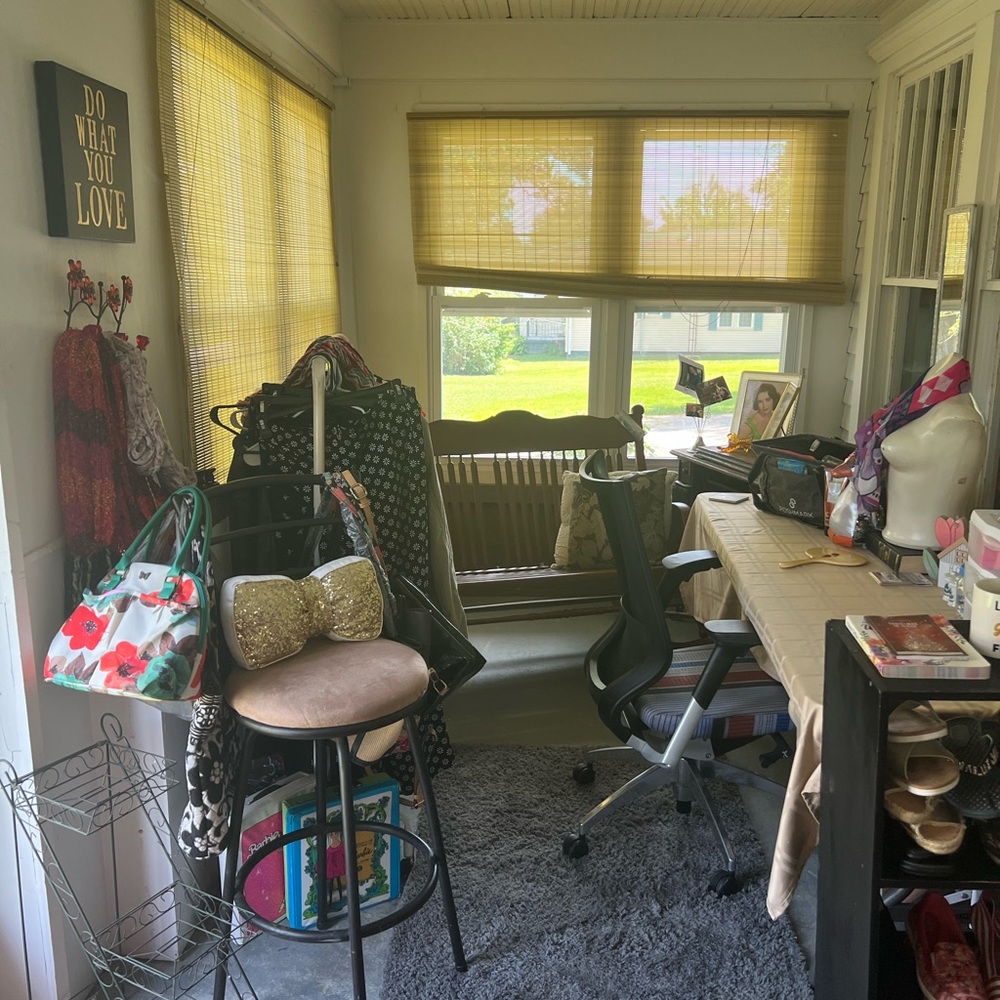 Posh Oasis Office 1